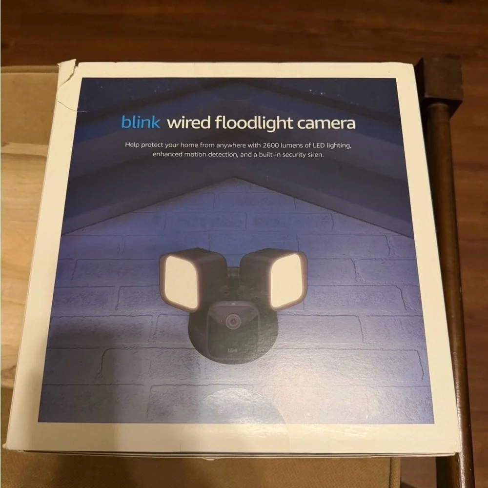 Link Wired Floodlight Camera - Black and White